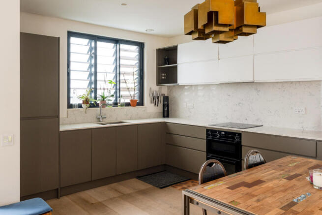 324672 - a0OP600000BUsB7MAL_N6_1.jpg