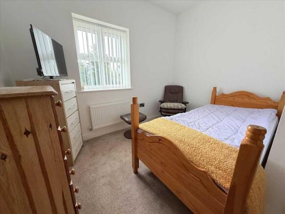 4 bed House for sale Image 11