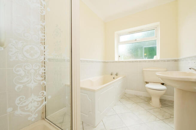 4 bed Detached Bungalow for sale Image 12