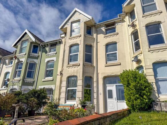 Apt 3, 29 Royal Avenue West.jpg