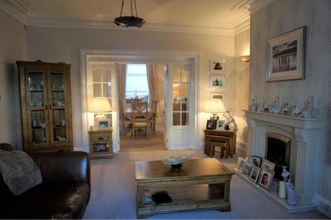 Lounge/Dining Room