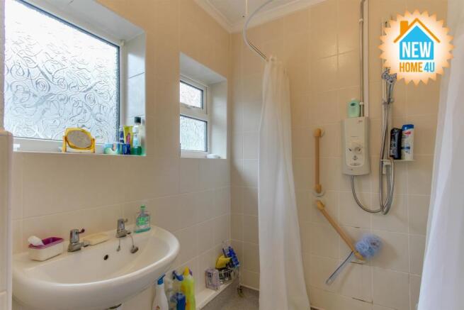 FAMILY BATHROOM: