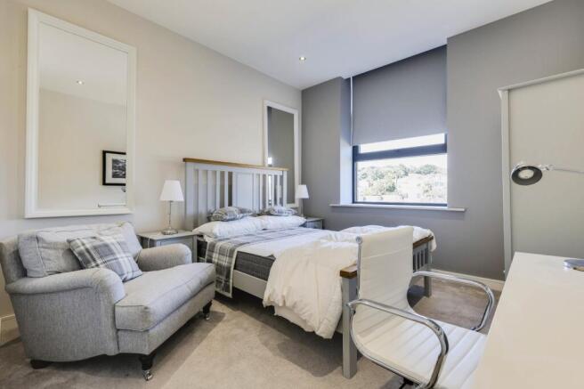 3 bed Flat for sale Image 11