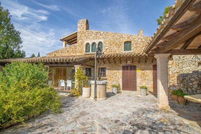 SPECTACULAR FINCA IN PUERTO ALCUDIA