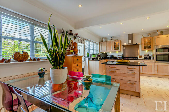 8574160-interiorW...