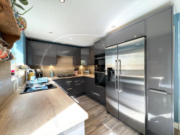 3 bed Town House for sale Image 4