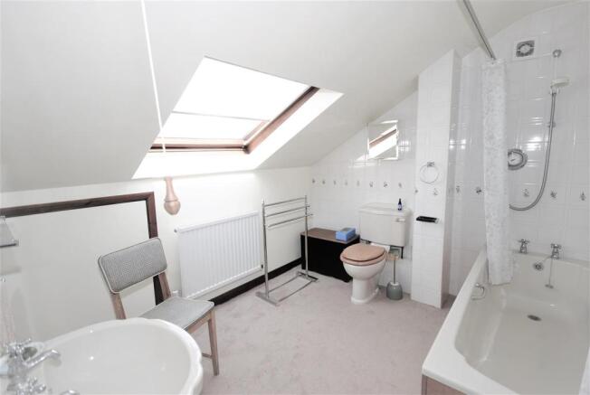 first floor bathroom.JPG