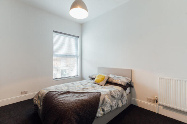 6 bed House to rent Image 8