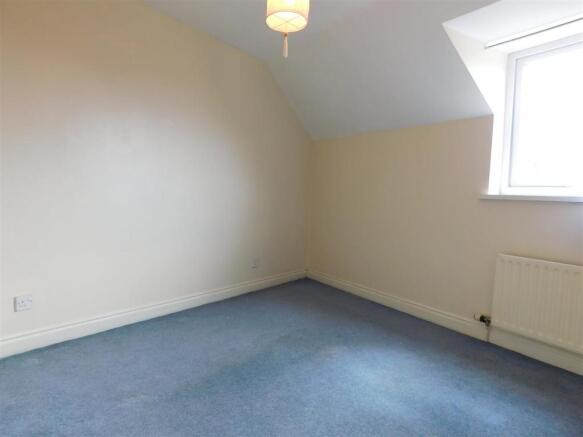bedroom rear.JPG