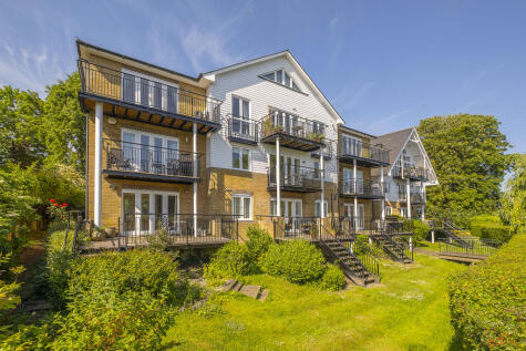 Manor Road, Teddington, TW11