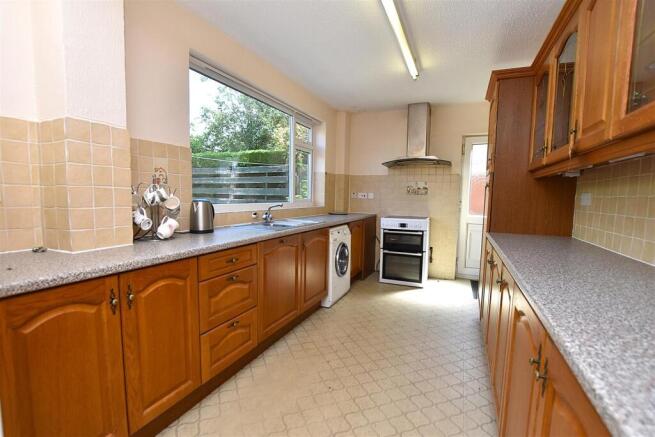 Bryn Estyn Road, Wrexham photo 4