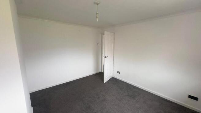 3 bed Semi-Detached to rent Image 10