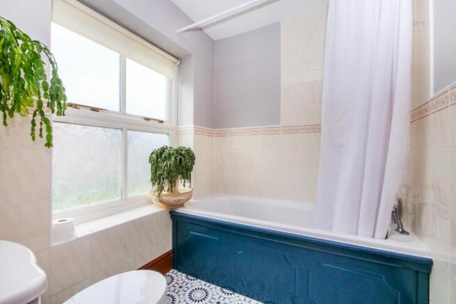 5 bed Detached for sale Image 4