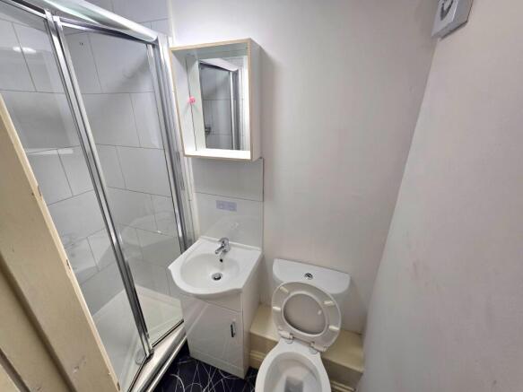 1 bed House Share to rent Image 5