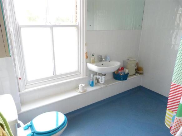 SHOWER ROOM
