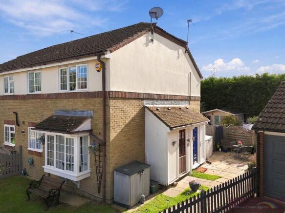 1-bed semi-detached on Thomas Rochford Way, Cheshunt, £340,000
