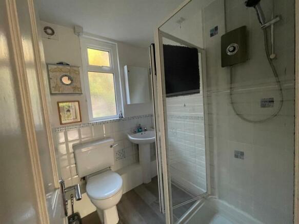Bathroom Coombe Cottage.jpeg