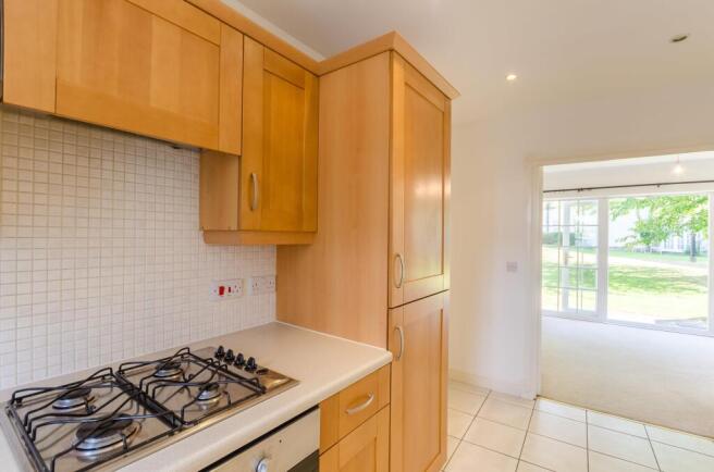 2 bed Terraced to rent Image 5