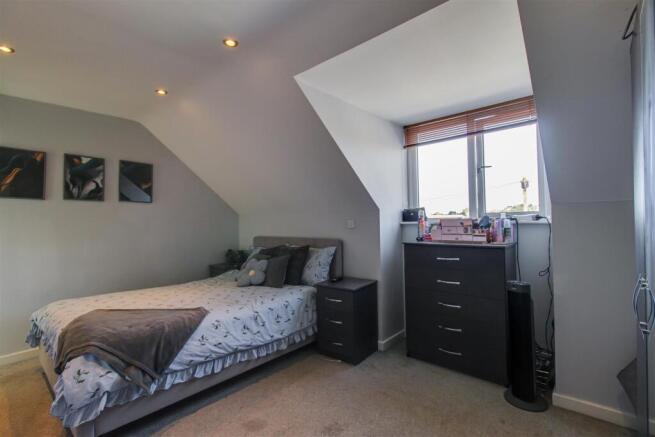 3 bed Town House for sale Image 10