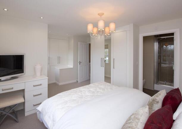 Master bedroom with en suite 