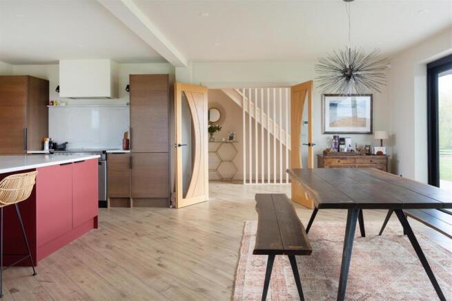 4 bed Detached for sale Image 7