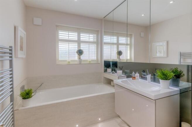9 Tadcaster Close, bathroom