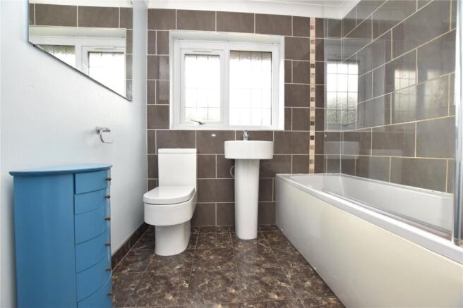 4 bed Detached for sale Image 8