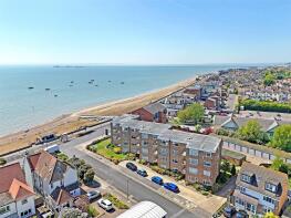 10, Estuary Lodge, Eastern Esplanade, Southend-on-sea SS1 3AE