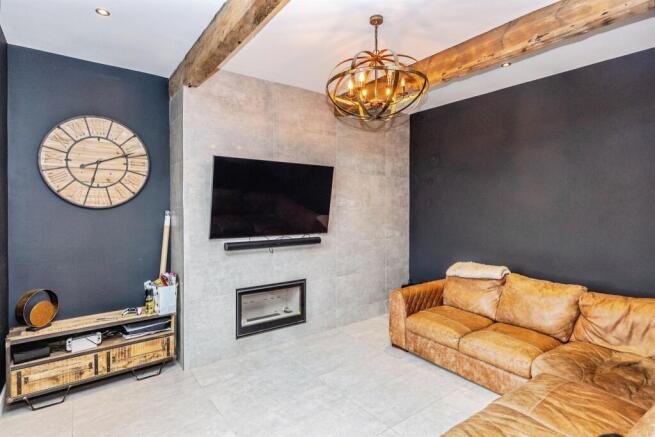 4 bed Link Detached House for sale Image 5