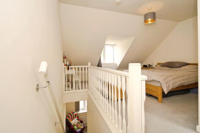 3 bed Semi-Detached for sale Image 6