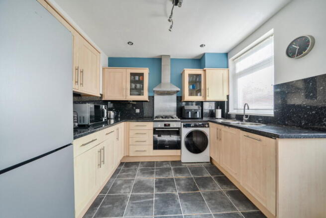 3 bed Terraced for sale Image 5
