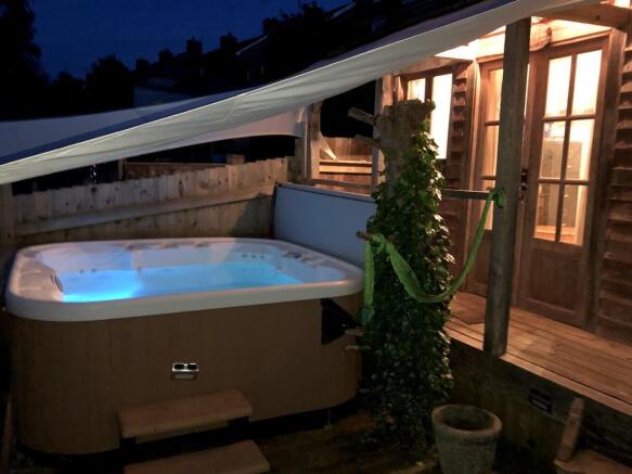 HOT TUB