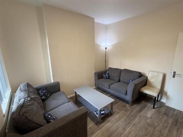 4 bed House Share to rent Image 7