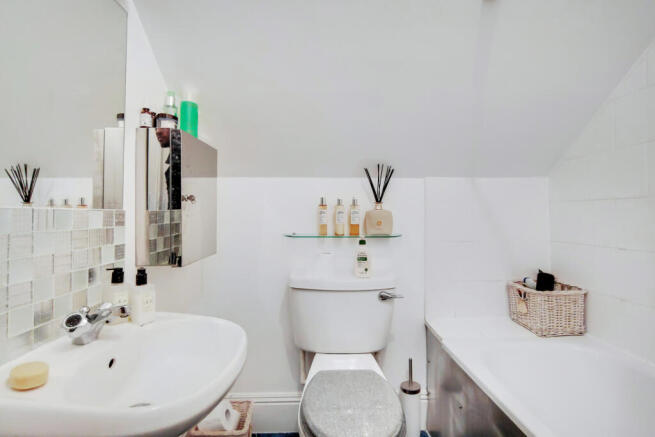 9_Bathroom 2-0
