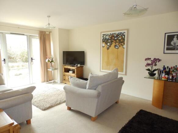 2 bed Flat to rent Image 5