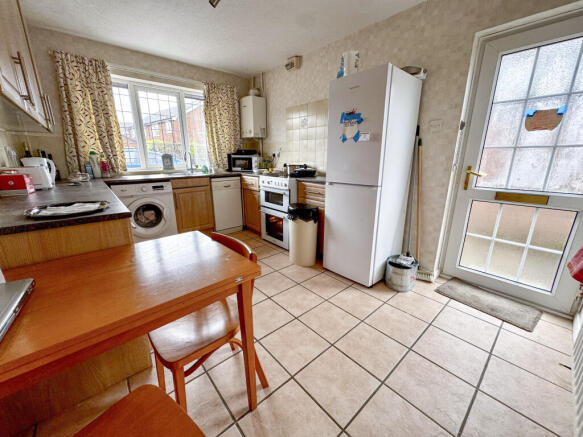 Kitchen2.jpg