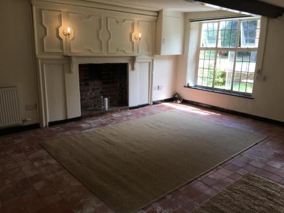 Living Room (Main)