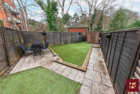 Cricket Field Grove, Crowthorne, Berkshire RG45 7ES