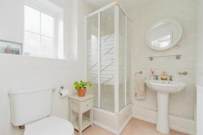 6 bed Detached for sale Image 8