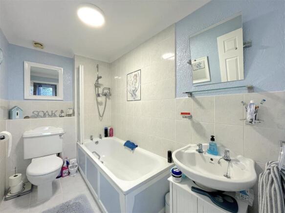 Bathroom (1).jpeg
