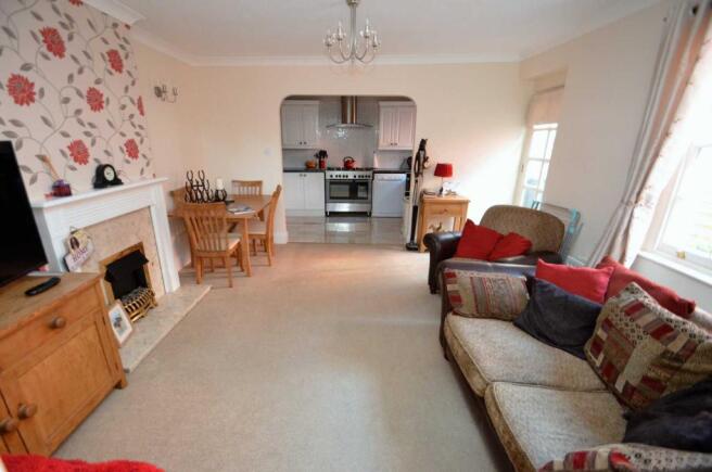 Sitting/dining room