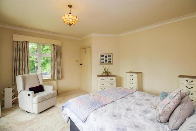 4 bed Detached for sale Image 12