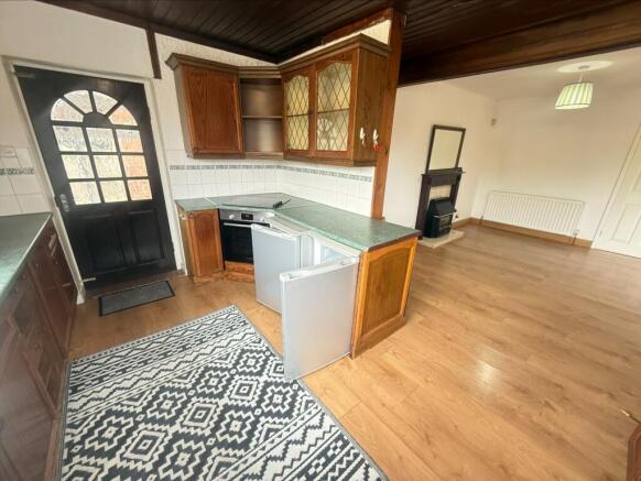 3 bed Semi-Detached to rent Image 4