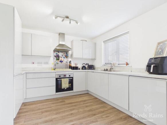 4 bed Detached for sale Image 4