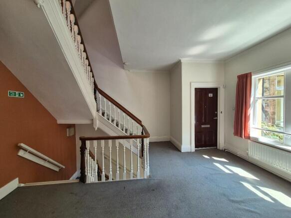 6 bed Semi-Detached for sale Image 9