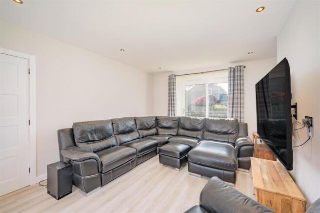 40 Lowson Avenue Carnoustie-2.jpg