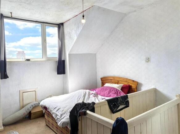 3 bed Terraced for sale Image 7