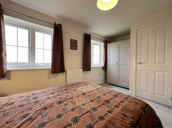 4 bed Semi-Detached for sale Image 12