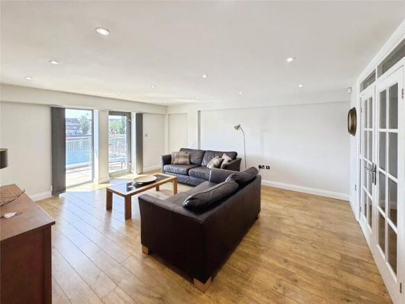 2 bed Flat to rent Image 5