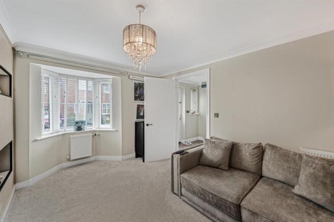 7 Hanbury Grove-10.jpg